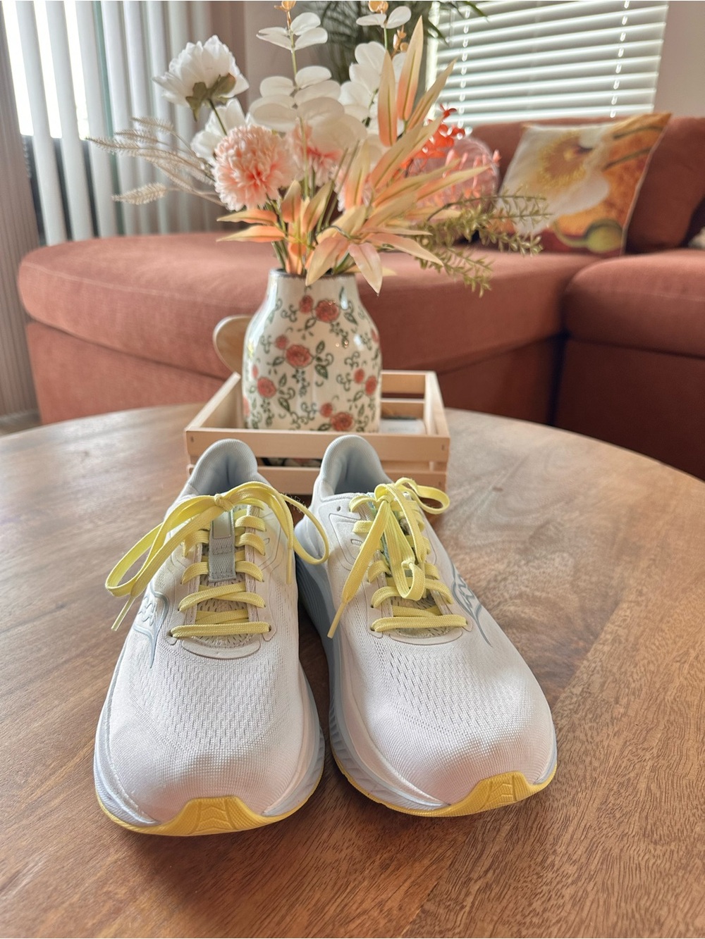 Saucony Echelon‎ 10 Womens Size 10.5  S11046-104  White/Ballad Running Shoes